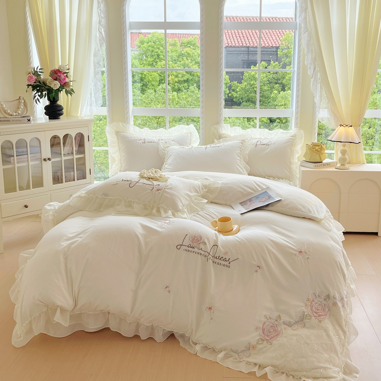 91家纺网 家纺一手货源 找家纺 大麦乐田 2025新款公主风花边糯小棉刺绣贴布绣四件套 美丽邂逅-嫩米