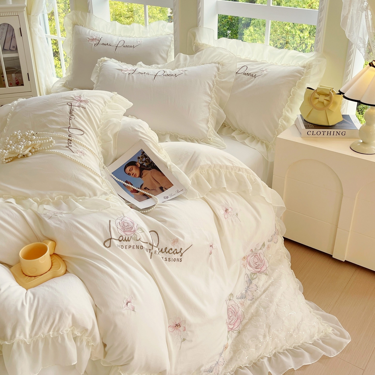 91家纺网 家纺一手货源 找家纺 大麦乐田 2025新款公主风花边糯小棉刺绣贴布绣四件套 美丽邂逅-嫩米