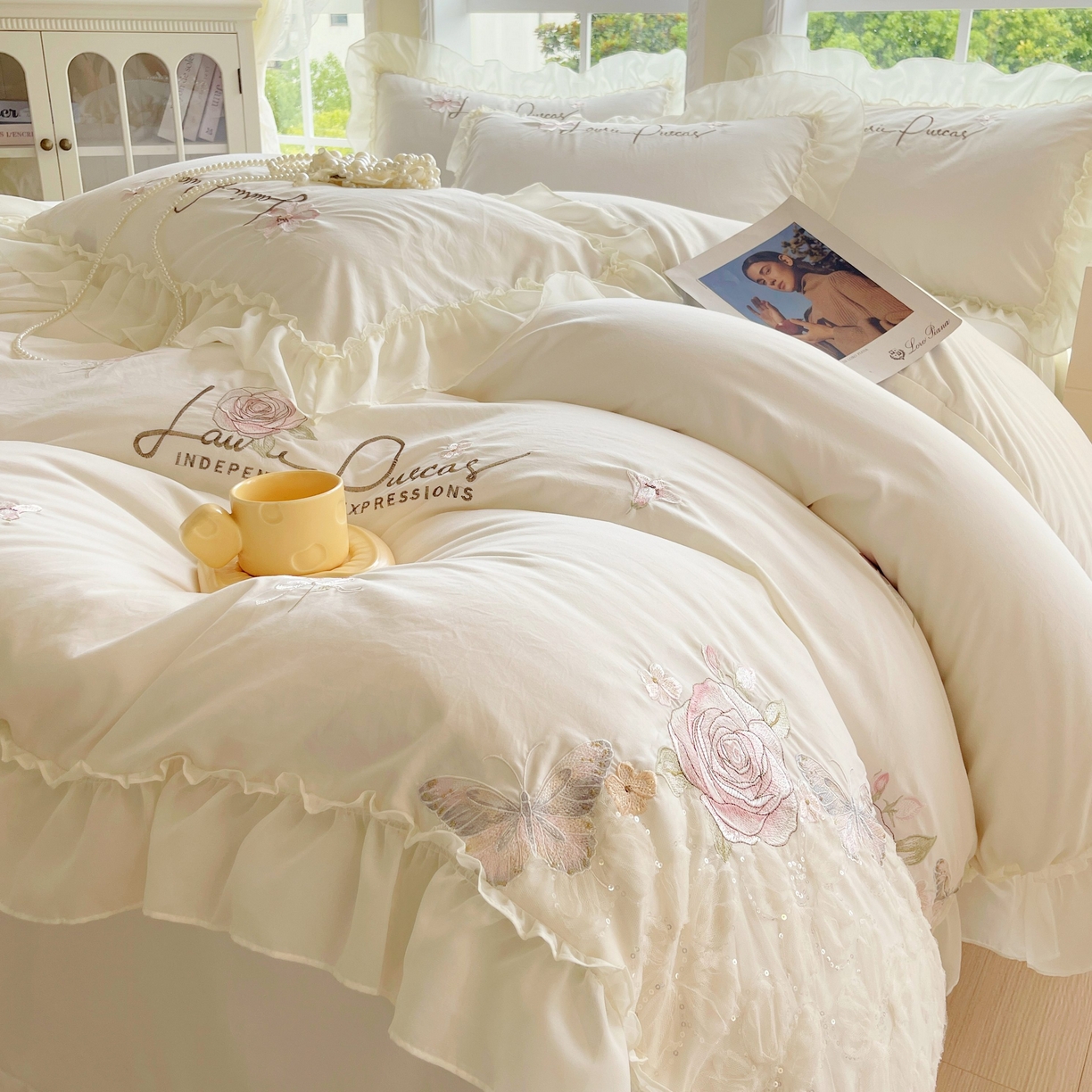 91家纺网 家纺一手货源 找家纺 大麦乐田 2025新款公主风花边糯小棉刺绣贴布绣四件套 美丽邂逅-嫩米