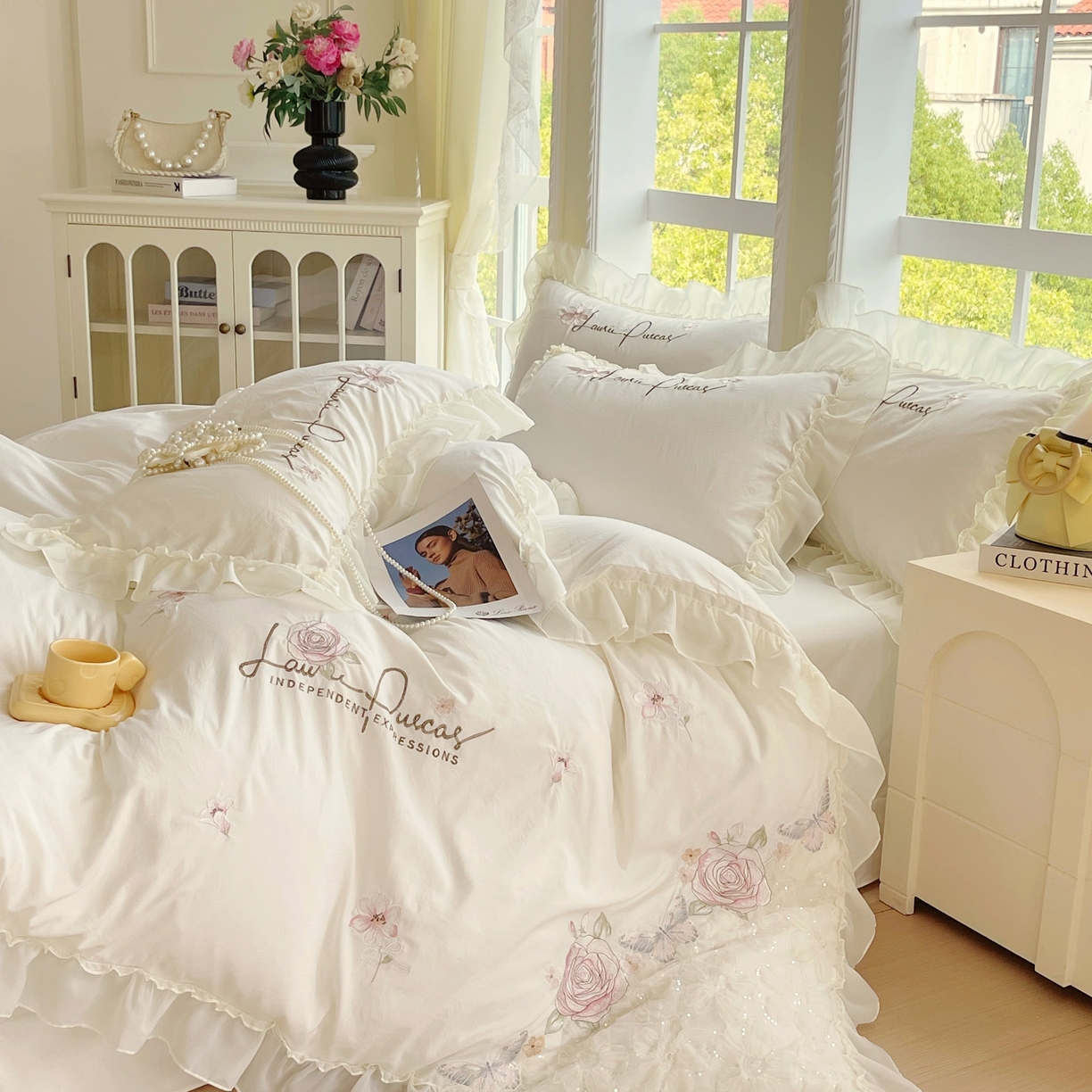 91家纺网 家纺一手货源 找家纺 大麦乐田 2025新款公主风花边糯小棉刺绣贴布绣四件套 美丽邂逅-嫩米