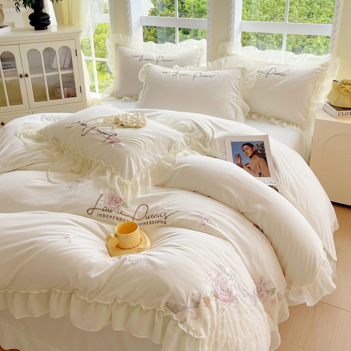 91家纺网 家纺一手货源 找家纺 大麦乐田 2025新款公主风花边糯小棉刺绣贴布绣四件套 美丽邂逅-嫩米