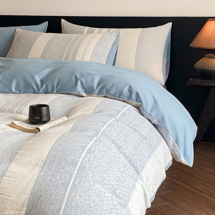 91家纺网 家纺一手货源 找家纺 言一 2025秋冬新品A类60S新疆长绒棉纯棉陶瓷轻磨毛四件套水洗棉提花全棉床单被套 森泊-柔雾蓝