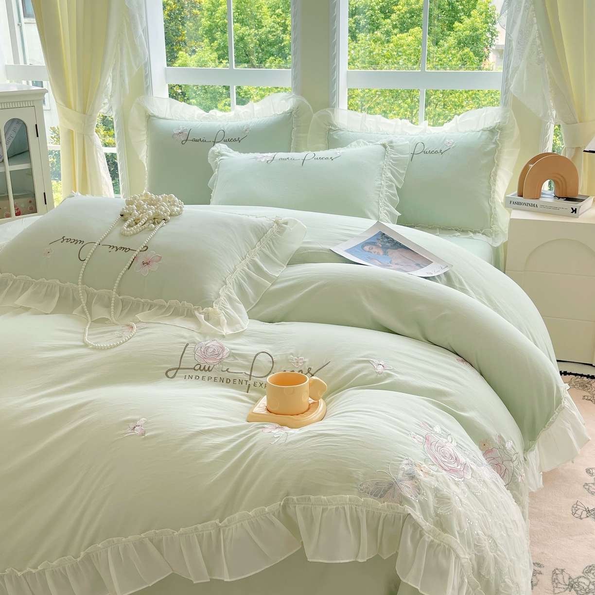 91家纺网 家纺一手货源 找家纺 大麦乐田 2025新款公主风花边糯小棉刺绣贴布绣四件套 美丽邂逅-嫩绿