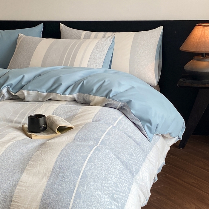 91家纺网 家纺一手货源 找家纺 言一 2025秋冬新品A类60S新疆长绒棉纯棉陶瓷轻磨毛四件套水洗棉提花全棉床单被套 森泊-柔雾蓝