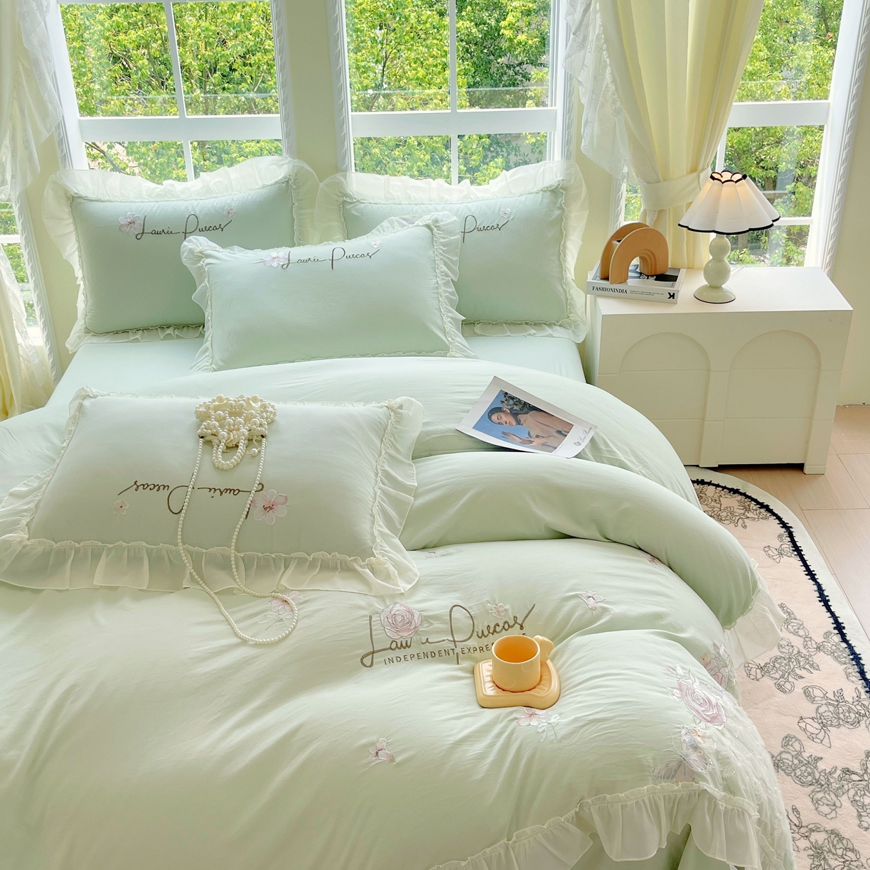 91家纺网 家纺一手货源 找家纺 大麦乐田 2025新款公主风花边糯小棉刺绣贴布绣四件套 美丽邂逅-嫩绿