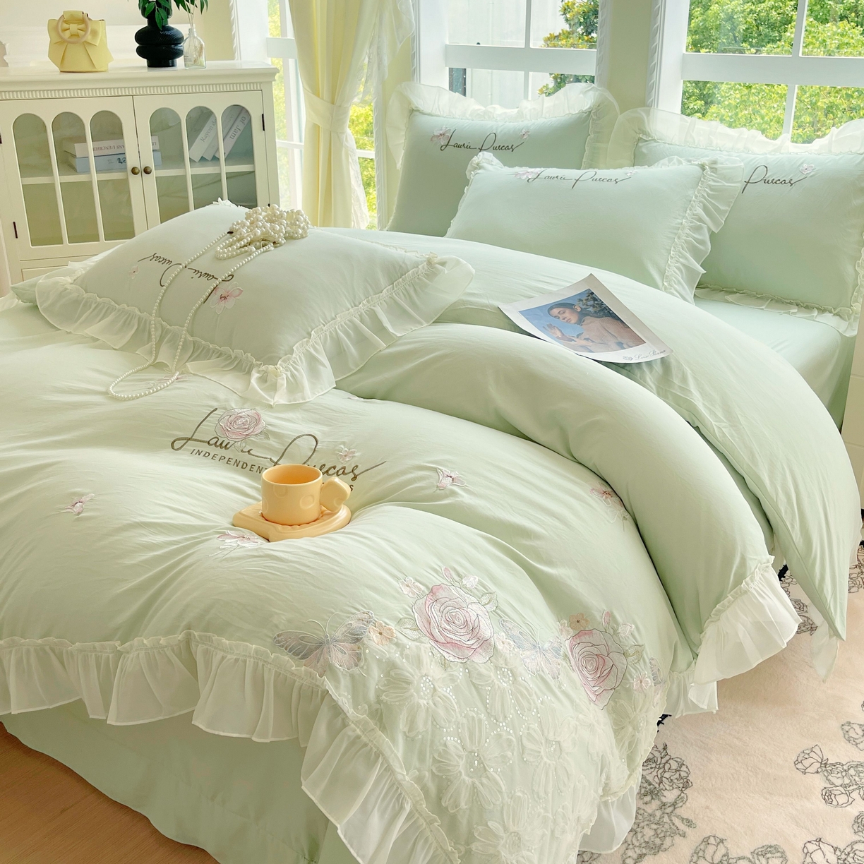 91家纺网 家纺一手货源 找家纺 大麦乐田 2025新款公主风花边糯小棉刺绣贴布绣四件套 美丽邂逅-嫩绿