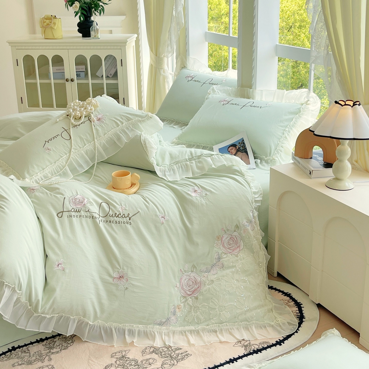 91家纺网 家纺一手货源 找家纺 大麦乐田 2025新款公主风花边糯小棉刺绣贴布绣四件套 美丽邂逅-嫩绿