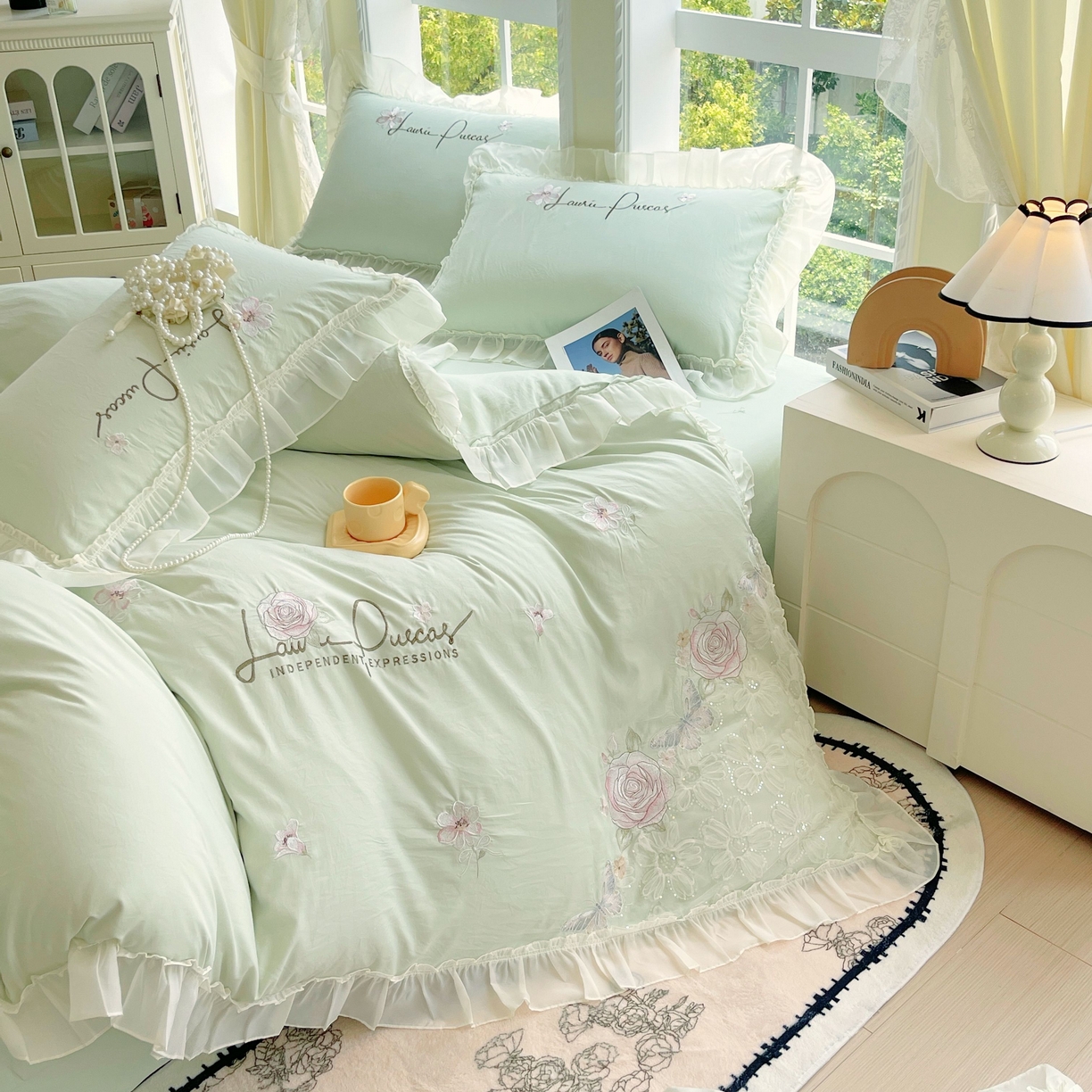 91家纺网 家纺一手货源 找家纺 大麦乐田 2025新款公主风花边糯小棉刺绣贴布绣四件套 美丽邂逅-嫩绿