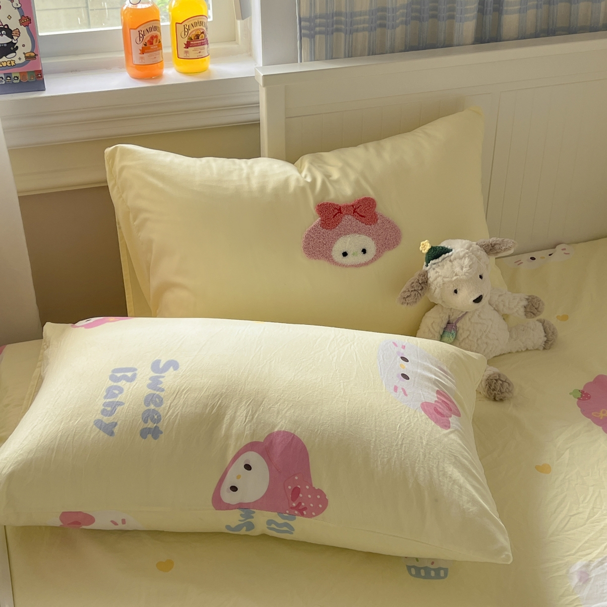 91家纺网 家纺一手货源 找家纺 三元色 2025新款110克水洗云朵棉毛巾绣四件套 蛋糕kt黄