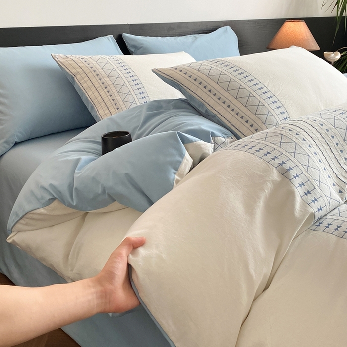 91家纺网 家纺一手货源 找家纺 言一 2025秋冬新品A类60S新疆长绒棉纯棉陶瓷轻磨毛四件套水洗棉提花全棉床单被套 长予-天青蓝