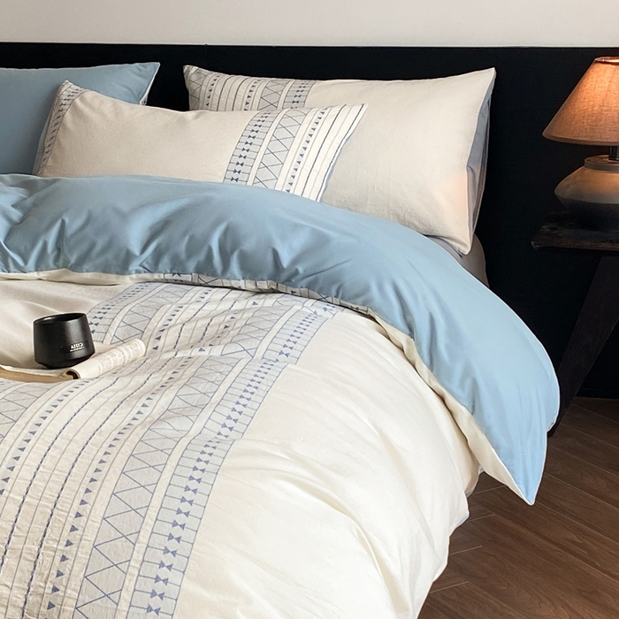 91家纺网 家纺一手货源 找家纺 言一 2025秋冬新品A类60S新疆长绒棉纯棉陶瓷轻磨毛四件套水洗棉提花全棉床单被套 长予-天青蓝