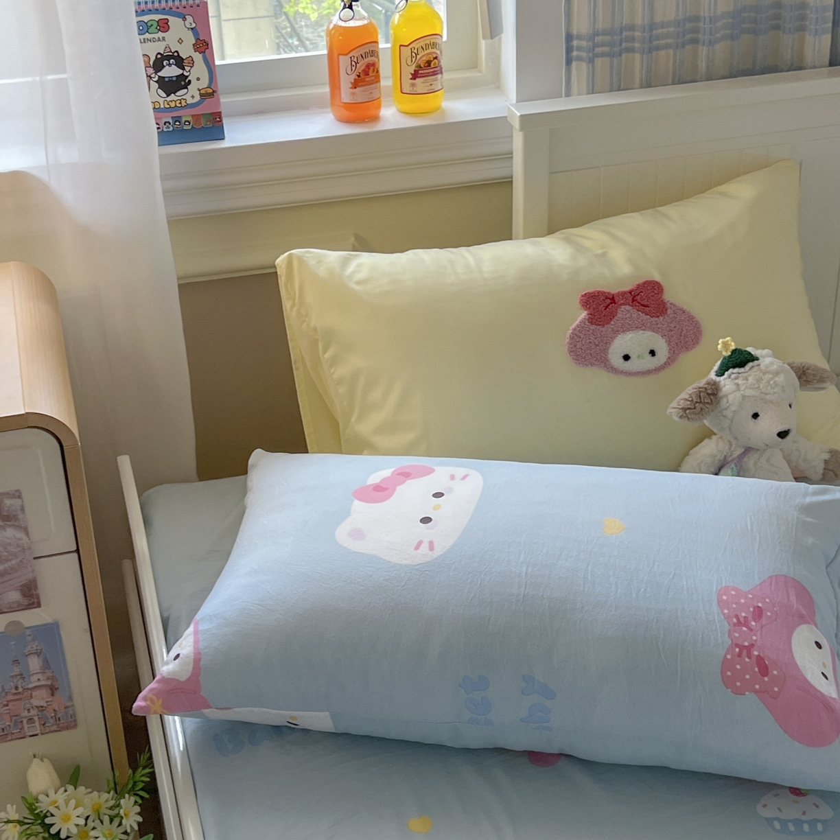 91家纺网 家纺一手货源 找家纺 三元色 2025新款110克水洗云朵棉毛巾绣四件套 蛋糕kt蓝