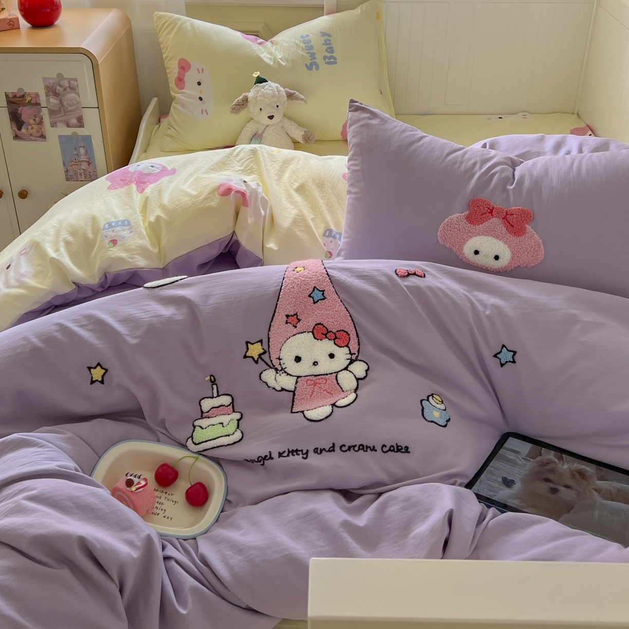 91家纺网 家纺一手货源 找家纺 三元色 2025新款110克水洗云朵棉毛巾绣四件套 蛋糕kt紫