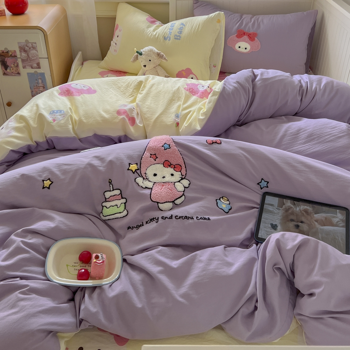 91家纺网 家纺一手货源 找家纺 三元色 2025新款110克水洗云朵棉毛巾绣四件套 蛋糕kt紫