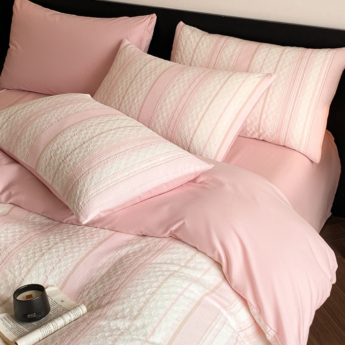 91家纺网 家纺一手货源 找家纺 言一 2025秋冬新品A类60S新疆长绒棉纯棉陶瓷轻磨毛四件套水洗棉提花全棉床单被套 知梦-樱花粉