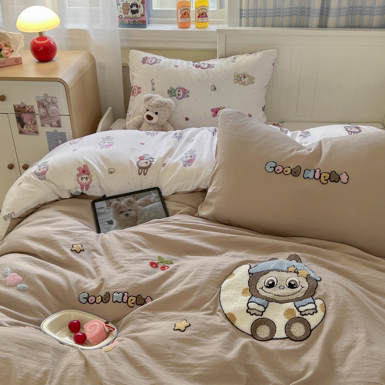 91家纺网 家纺一手货源 找家纺 三元色 2025新款110克水洗云朵棉毛巾绣四件套 晚安bubu