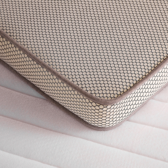 91家纺网 家纺一手货源 找家纺 华誉 2025新款跨境电商专供鸟眼布床垫 立体直线-白