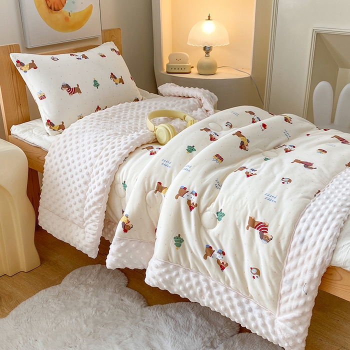 91家纺网 家纺一手货源 找家纺 天瑜家纺 2025新款针织棉手包豆豆被儿童被大豆被被子被芯 手包边  狗狗粉