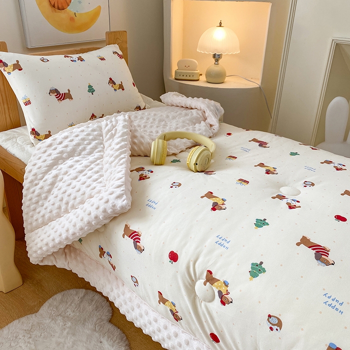 91家纺网 家纺一手货源 找家纺 天瑜家纺 2025新款针织棉手包豆豆被儿童被大豆被被子被芯 手包边  狗狗粉