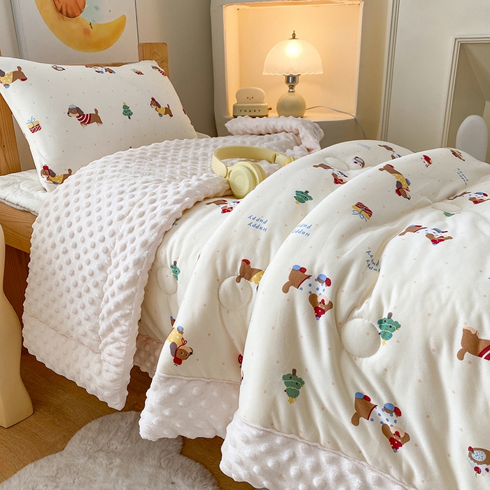 91家纺网 家纺一手货源 找家纺 天瑜家纺 2025新款针织棉手包豆豆被儿童被大豆被被子被芯 手包边  狗狗粉