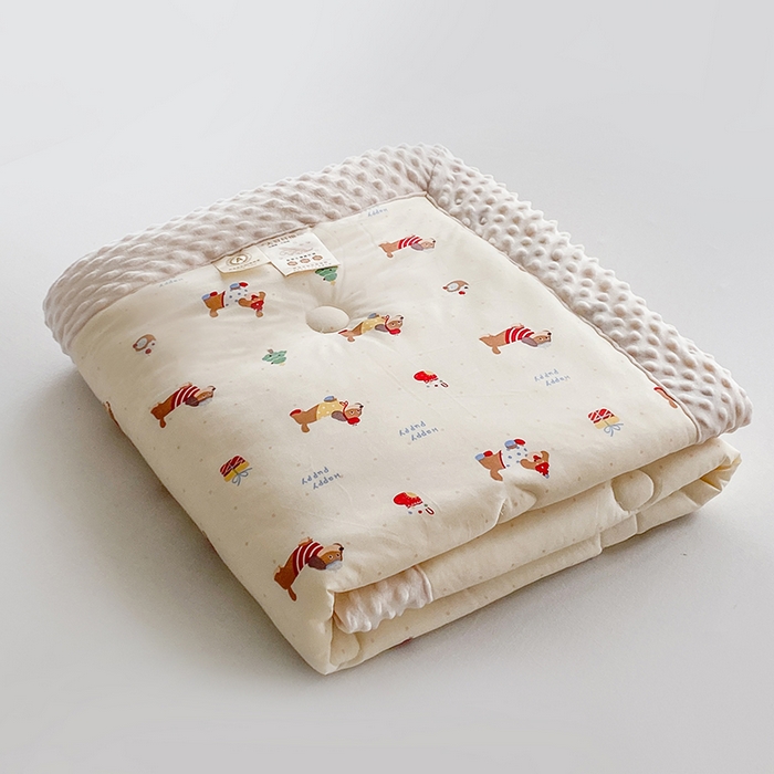 91家纺网 家纺一手货源 找家纺 天瑜家纺 2025新款针织棉手包豆豆被儿童被大豆被被子被芯 手包边  狗狗粉