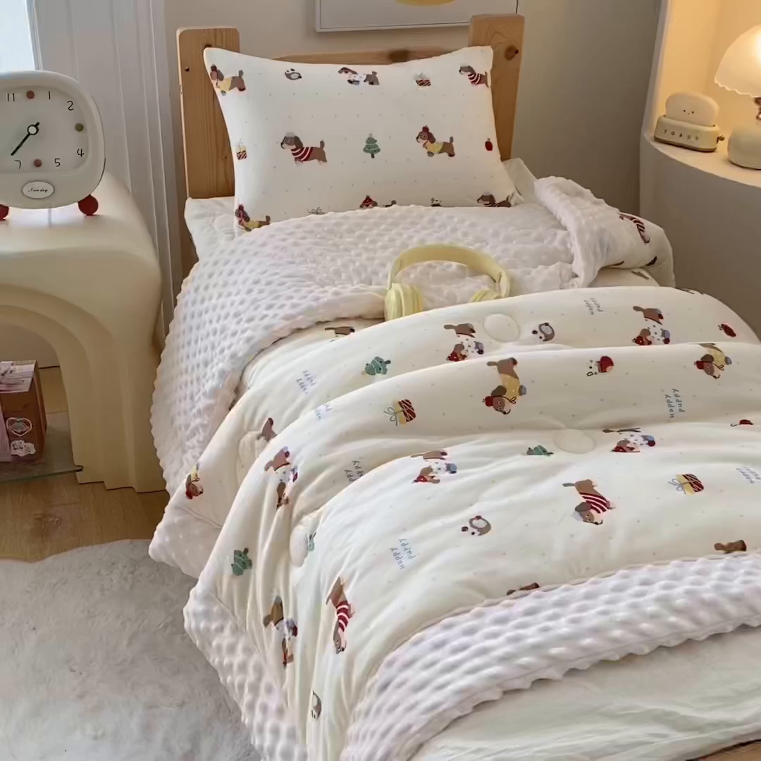 91家纺网 家纺一手货源 找家纺 天瑜家纺 2025新款针织棉手包豆豆被儿童被大豆被被子被芯 手包边  狗狗粉