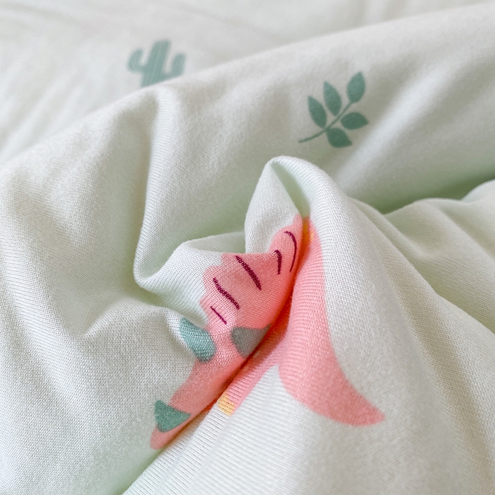 91家纺网 家纺一手货源 找家纺 天瑜家纺 2025新款针织棉手包豆豆被儿童被大豆被被子被芯 手包边  恐龙乐园绿