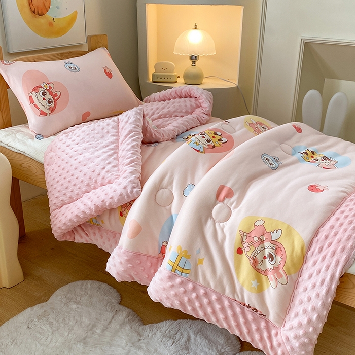 91家纺网 家纺一手货源 找家纺 天瑜家纺 2025新款针织棉手包豆豆被儿童被大豆被被子被芯 手包边  拉布粉