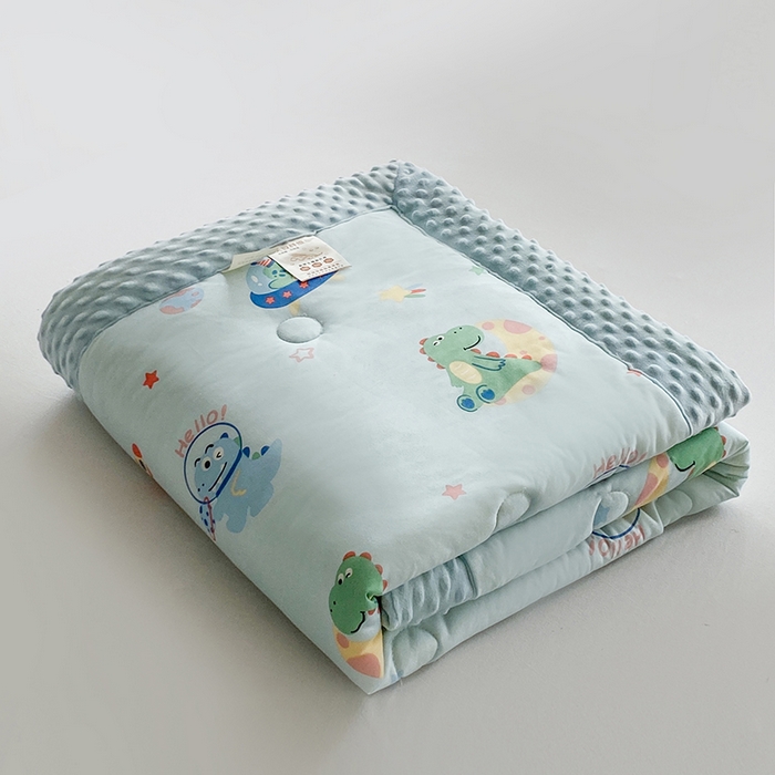 91家纺网 家纺一手货源 找家纺 天瑜家纺 2025新款针织棉手包豆豆被儿童被大豆被被子被芯 手包边  太空恐龙蓝