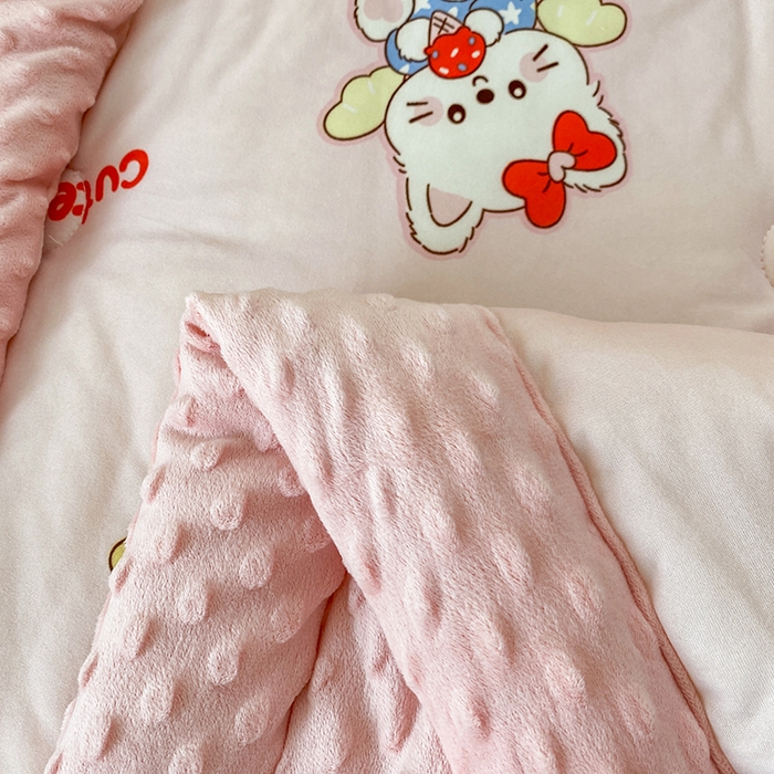 91家纺网 家纺一手货源 找家纺 天瑜家纺 2025新款针织棉手包豆豆被儿童被大豆被被子被芯 手包边  猫咪粉