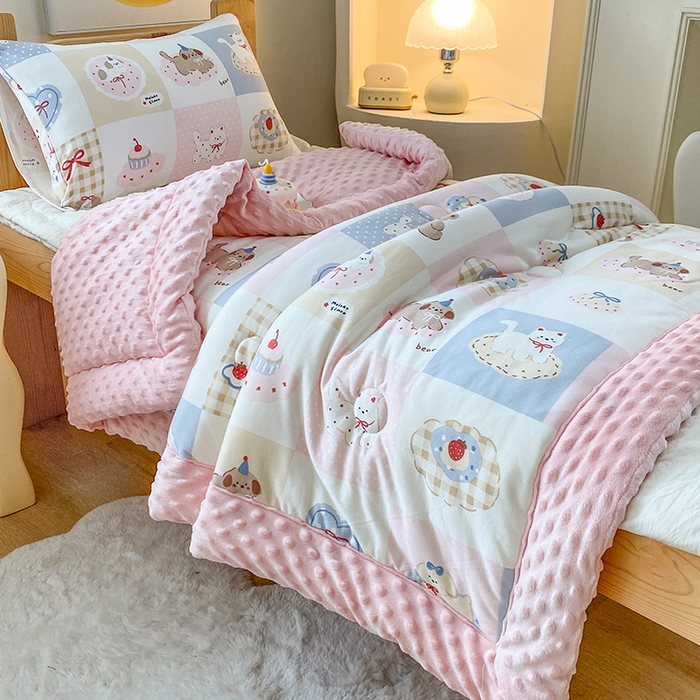 91家纺网 家纺一手货源 找家纺 天瑜家纺 2025新款针织棉手包豆豆被儿童被大豆被被子被芯 手包边  甜心宝贝