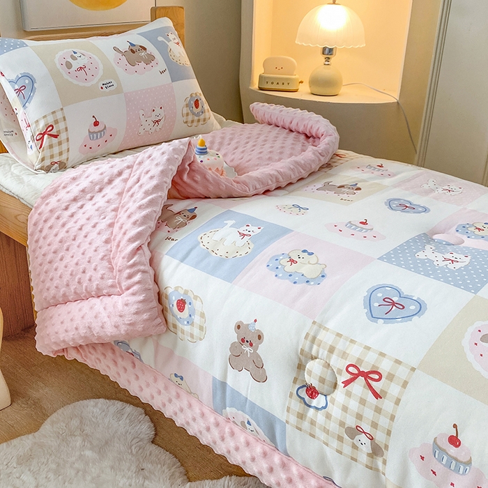 91家纺网 家纺一手货源 找家纺 天瑜家纺 2025新款针织棉手包豆豆被儿童被大豆被被子被芯 手包边  甜心宝贝