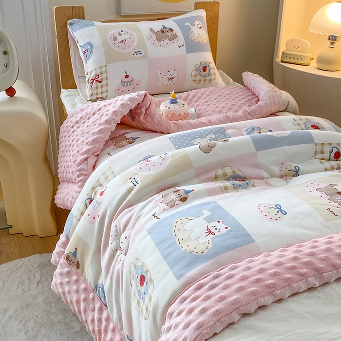 91家纺网 家纺一手货源 找家纺 天瑜家纺 2025新款针织棉手包豆豆被儿童被大豆被被子被芯 手包边  甜心宝贝