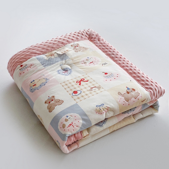 91家纺网 家纺一手货源 找家纺 天瑜家纺 2025新款针织棉手包豆豆被儿童被大豆被被子被芯 手包边  甜心宝贝