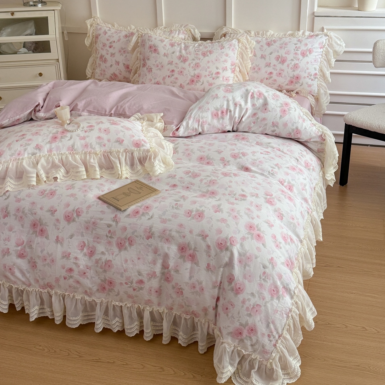 91家纺网 家纺一手货源 找家纺 吾欢心 2025新款韩版蕾丝花边加厚原棉四件套 粉恋白