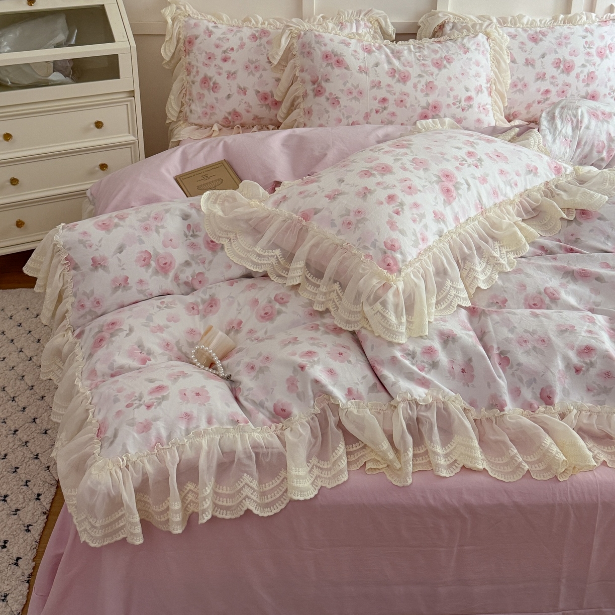 91家纺网 家纺一手货源 找家纺 吾欢心 2025新款韩版蕾丝花边加厚原棉四件套 粉恋白