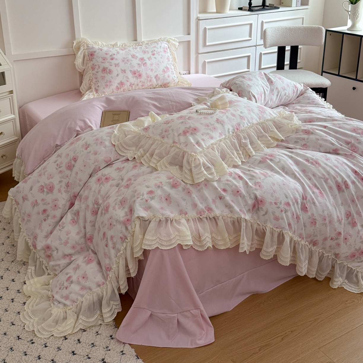 91家纺网 家纺一手货源 找家纺 吾欢心 2025新款韩版蕾丝花边加厚原棉四件套 粉恋白