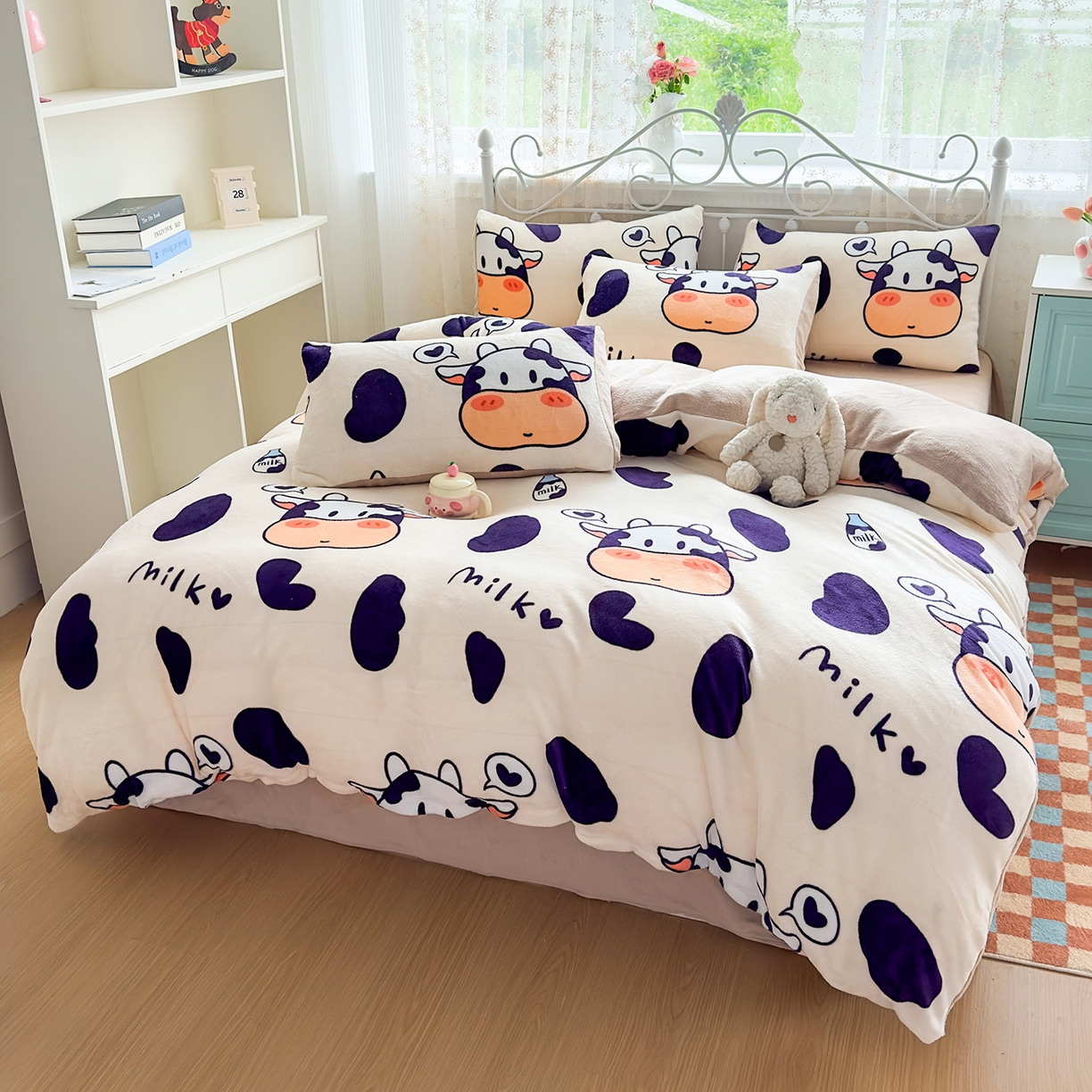 91家纺网 家纺一手货源 找家纺 悦织湾家纺 2025新款床裙款牛奶绒四件套加厚保暖印花轻奢时尚不易起静电冬季床上用品三四件套 可爱奶牛