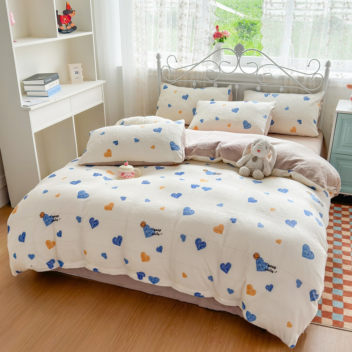 91家纺网 家纺一手货源 找家纺 悦织湾家纺 2025新款床裙款牛奶绒四件套加厚保暖印花轻奢时尚不易起静电冬季床上用品三四件套 心心相印