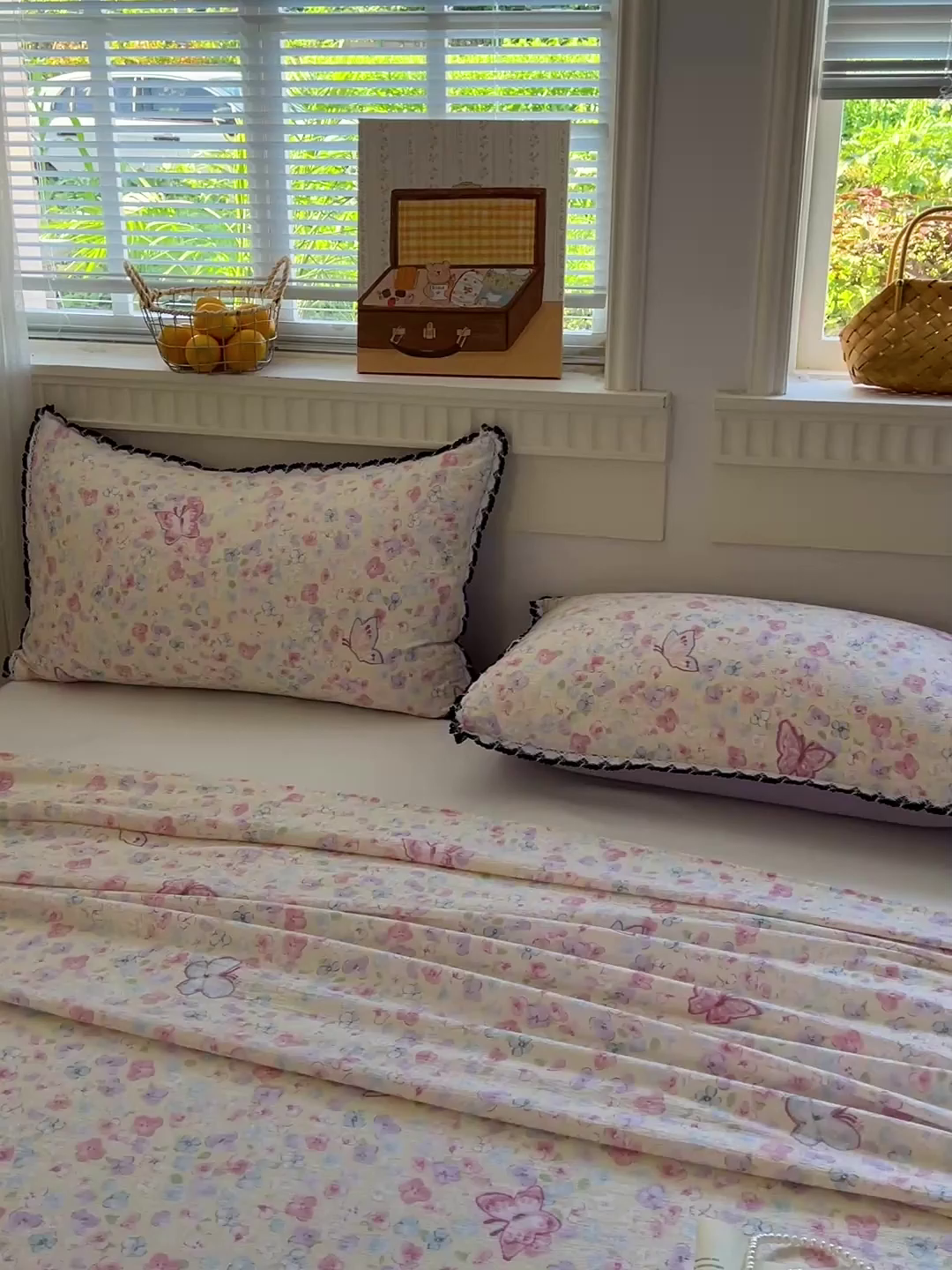 91家纺网 家纺一手货源 找家纺 逸林家纺《原希尔顿逸林》 2025新款云感皱皱纱镂空花边床单单品床单单件单床单 繁花蝶影