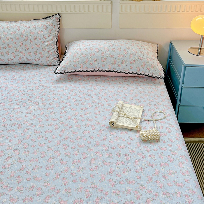 91家纺网 家纺一手货源 找家纺 逸林家纺《原希尔顿逸林》 2025新款云感皱皱纱镂空花边床单单品床单单件单床单 粉黛-蓝