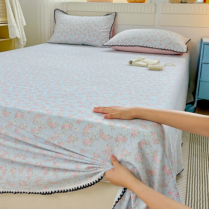 91家纺网 家纺一手货源 找家纺 逸林家纺《原希尔顿逸林》 2025新款云感皱皱纱镂空花边床单单品床单单件单床单 粉黛-蓝