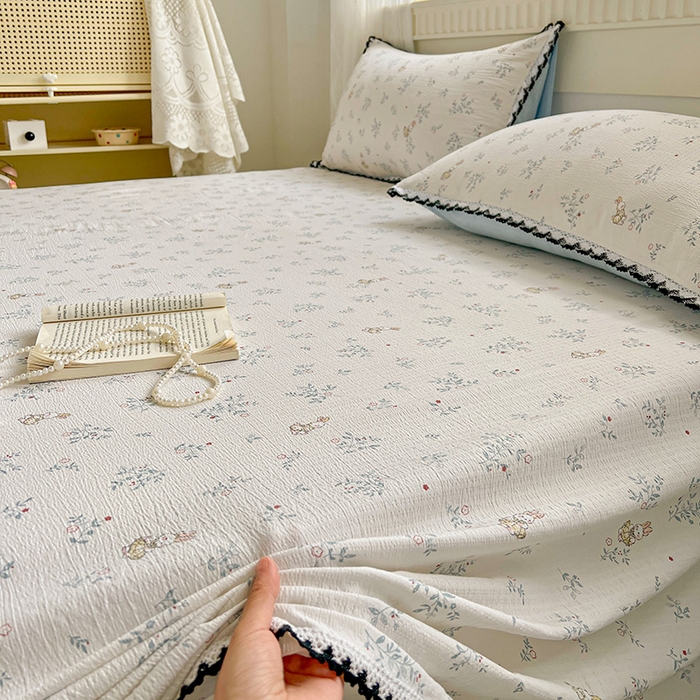 91家纺网 家纺一手货源 找家纺 逸林家纺《原希尔顿逸林》 2025新款云感皱皱纱镂空花边床单单品床单单件单床单 花间兔