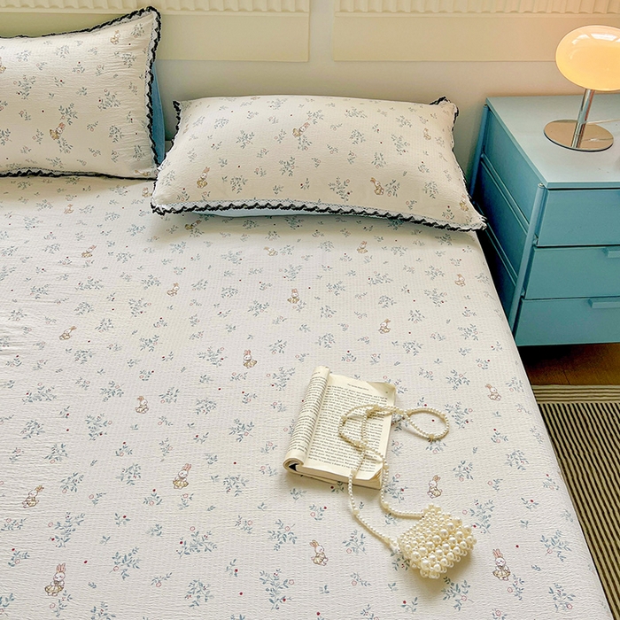 91家纺网 家纺一手货源 找家纺 逸林家纺《原希尔顿逸林》 2025新款云感皱皱纱镂空花边床单单品床单单件单床单 花间兔