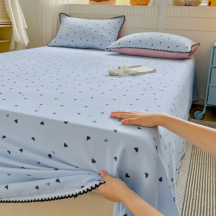 91家纺网 家纺一手货源 找家纺 逸林家纺《原希尔顿逸林》 2025新款云感皱皱纱镂空花边床单单品床单单件单床单 怦然心动