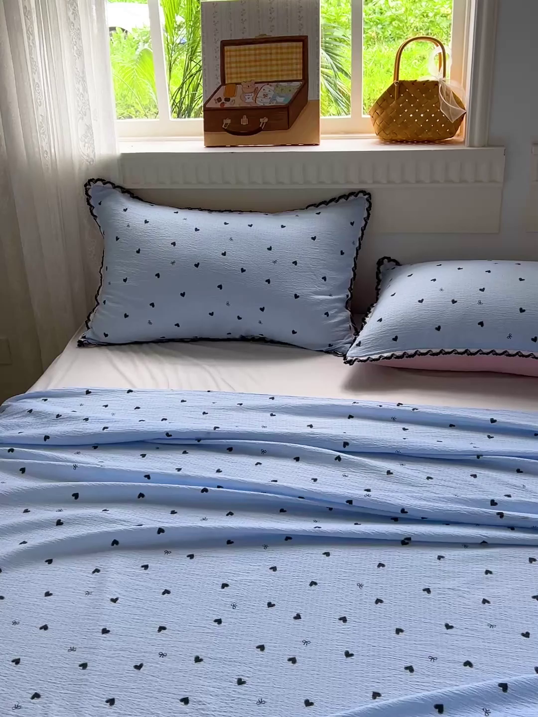 91家纺网 家纺一手货源 找家纺 逸林家纺《原希尔顿逸林》 2025新款云感皱皱纱镂空花边床单单品床单单件单床单 怦然心动