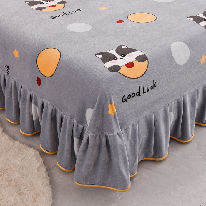 91家纺网 家纺一手货源 找家纺 2025新款牛奶绒印花床裙四件套系列-四件套 眯眯眼