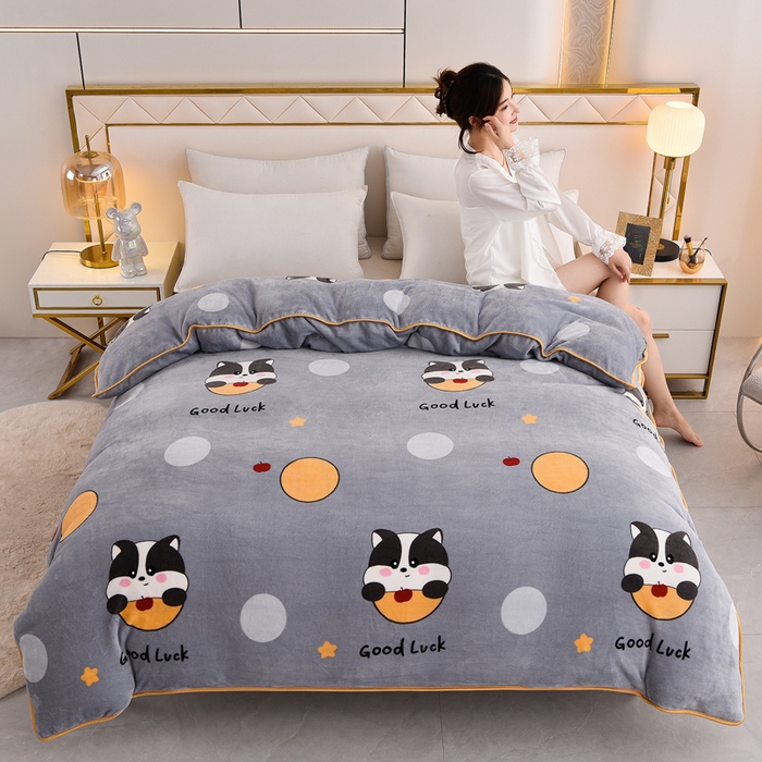 91家纺网 家纺一手货源 找家纺 2025新款牛奶绒印花床裙四件套系列-四件套 眯眯眼