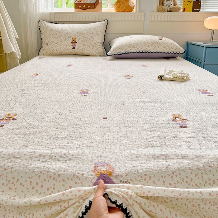 91家纺网 家纺一手货源 找家纺 逸林家纺《原希尔顿逸林》 2025新款云感皱皱纱镂空花边床单单品床单单件单床单 小花萝莉