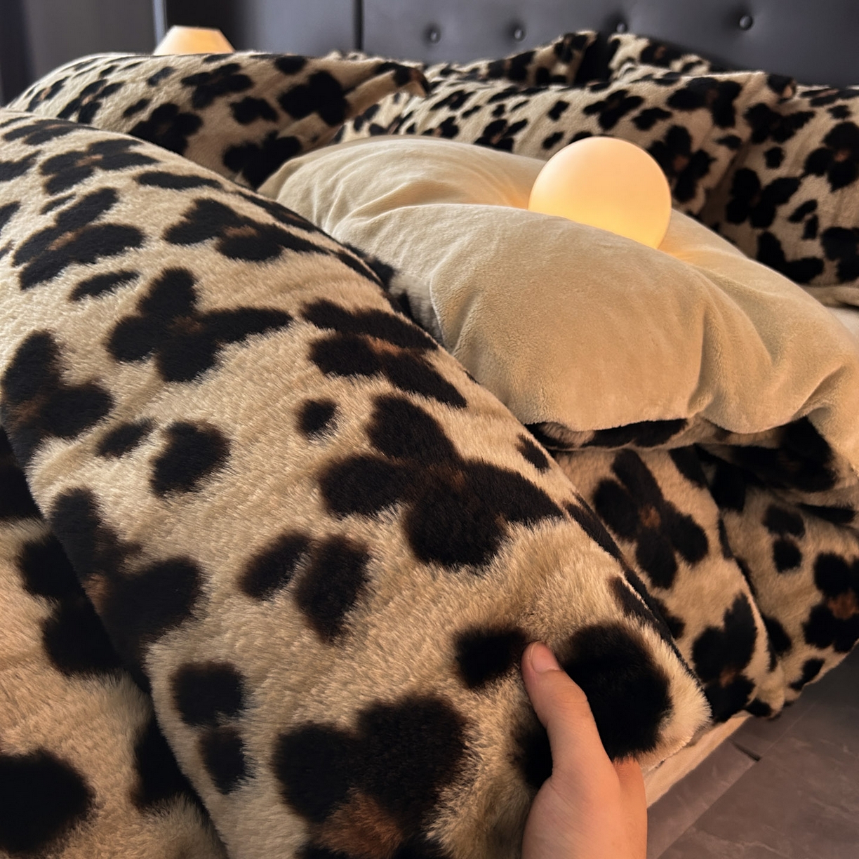 91家纺网 家纺一手货源 找家纺 （总）库里梦家纺 2025直播网红爆款轻奢欧美风獭兔毛雕花绒四件套